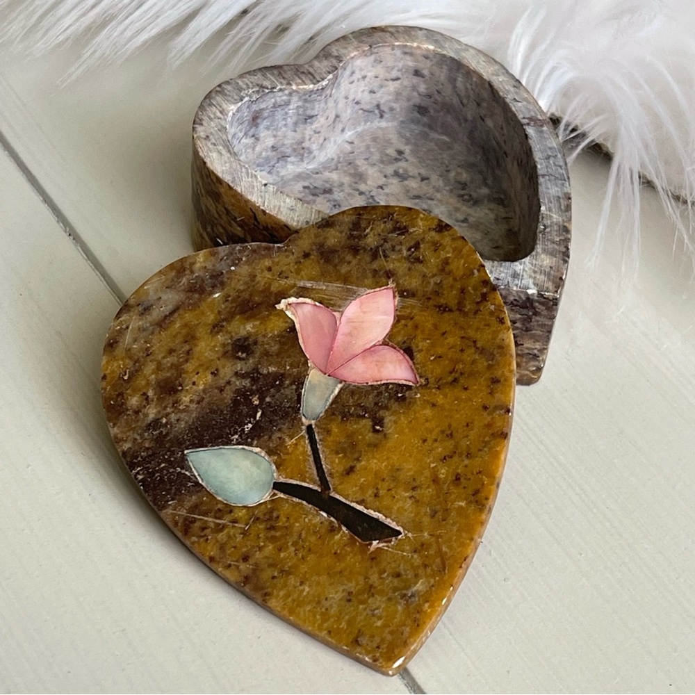 Vintage Pink Floral Inlaid India Heart Shaped Soap Stone Mother Of Pearl Trinket